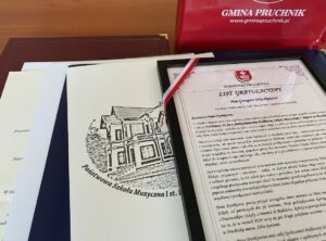 Gratulacje i Dyplomy z okazji Jubileuszu X-lecia Publicznej Szkoły Muzycznej I st. w Pruchniku